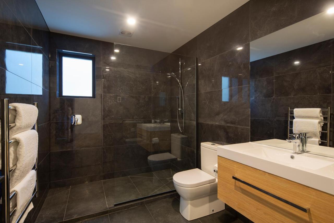 4 Bedroom Home With Elevated Views Of Lake Wakatipu & The Remarkables Queenstown Kültér fotó